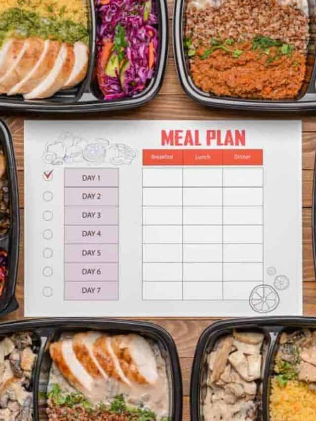 A meal plan is shown on a wooden table.