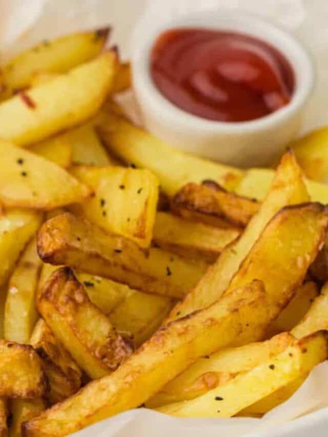 Seasoned potato wedges served with ketchup.
